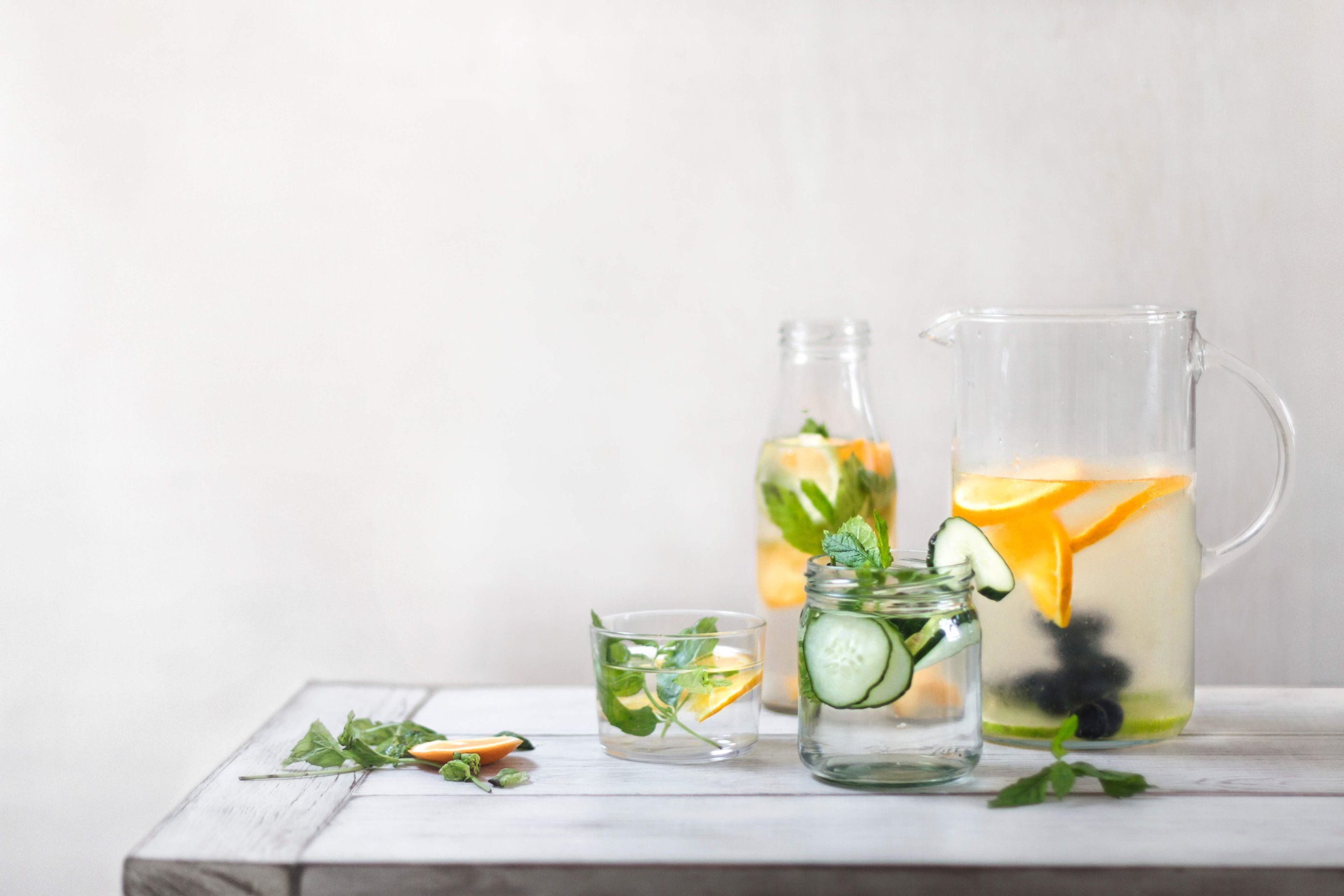 schaebens-gesund-infused-water-detox-wasser-trinken-obst-gemuese-kraeuter